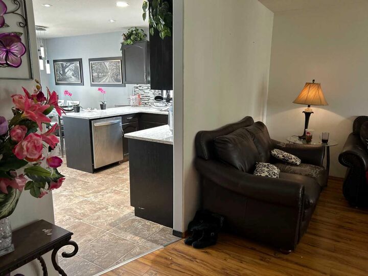 Property Photo: 3 Upland Road AB T1R 0P8
