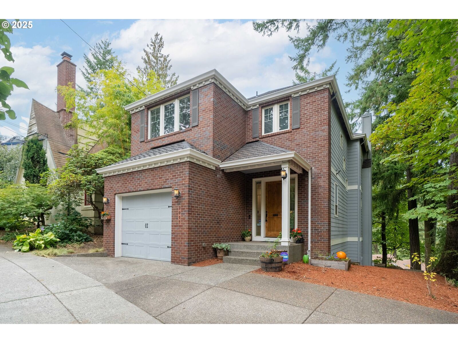 Property Photo: 3017 SW Fairview Blvd OR 97205