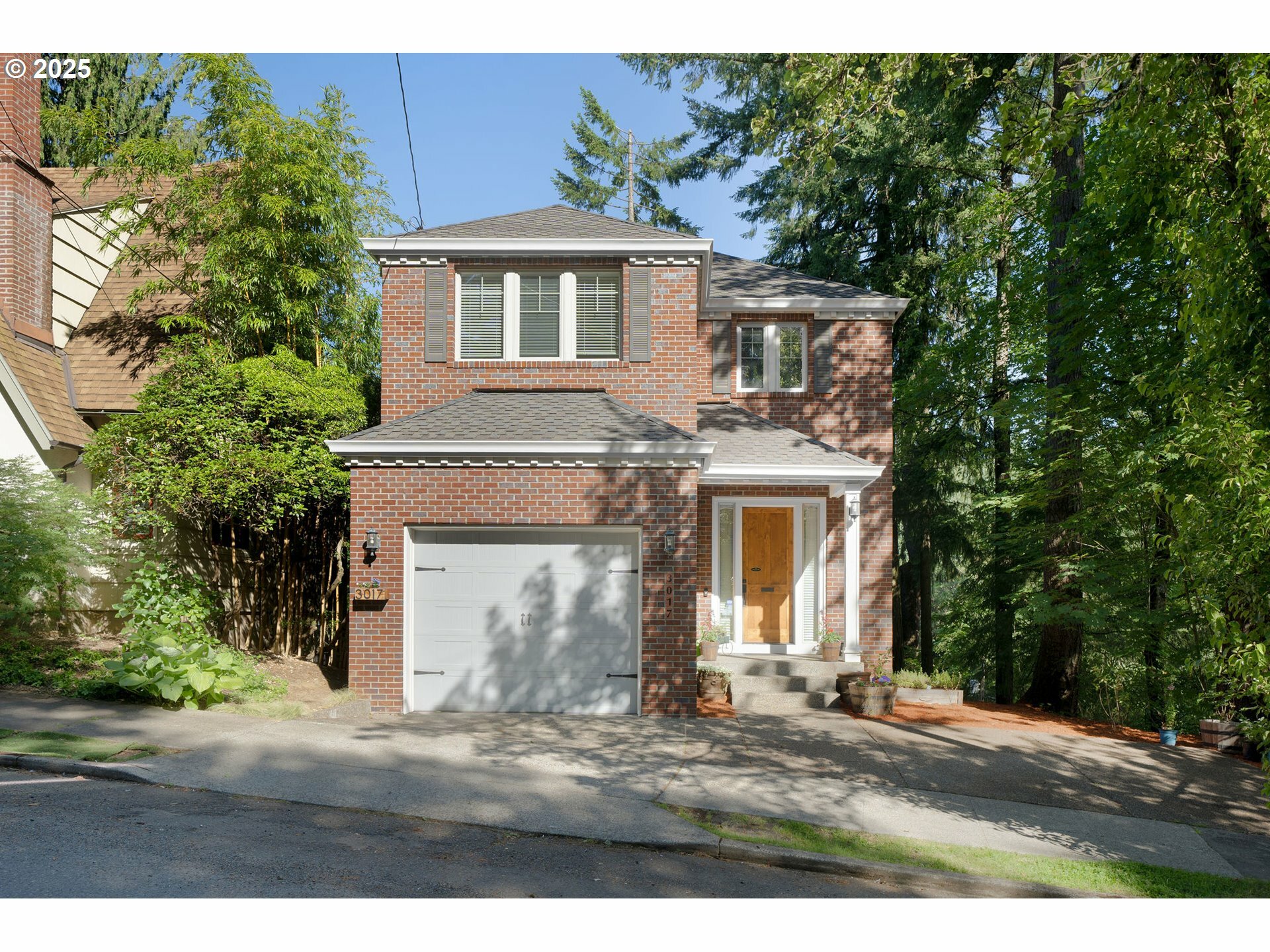 Property Photo: 3017 SW Fairview Blvd OR 97205