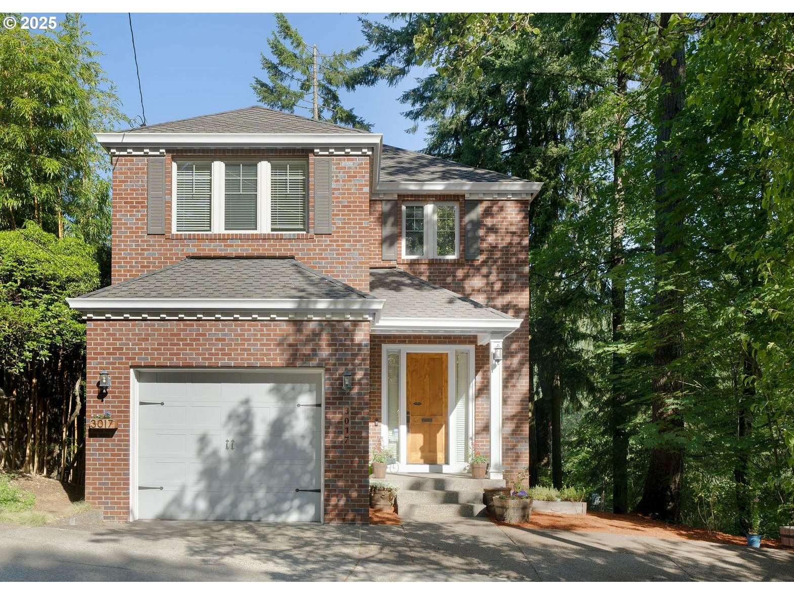 Property Photo:  3017 SW Fairview Blvd  OR 97205 