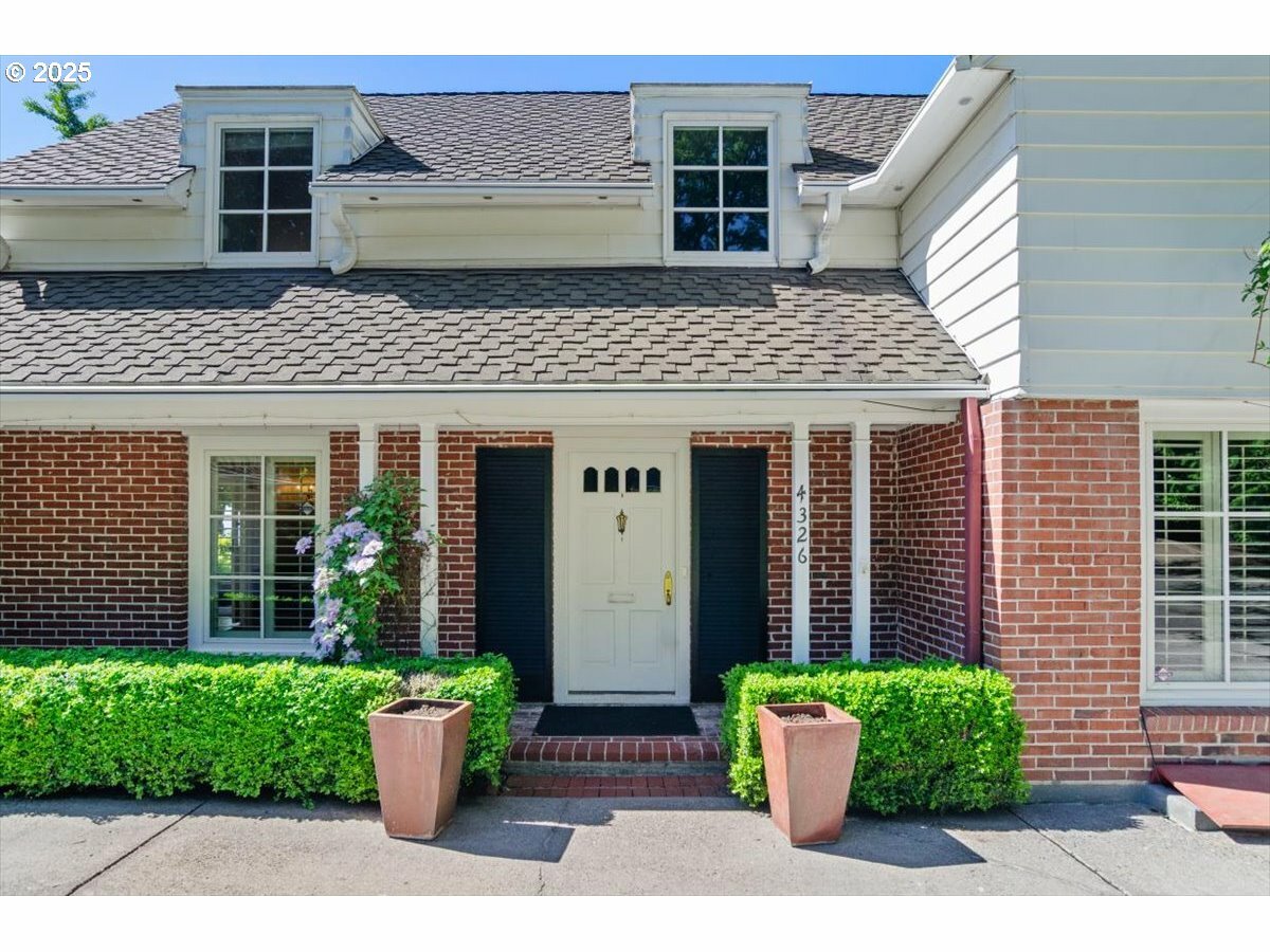 Property Photo: 4326 SW Arthur Way OR 97221