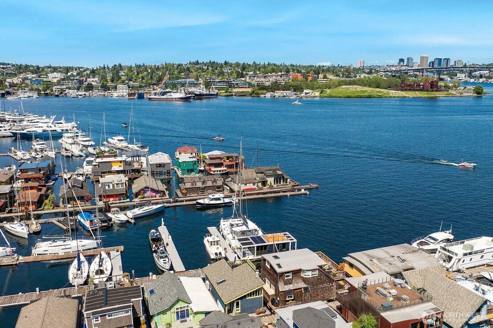Property Photo: 2420 Westlake Avenue N 11 WA 98109