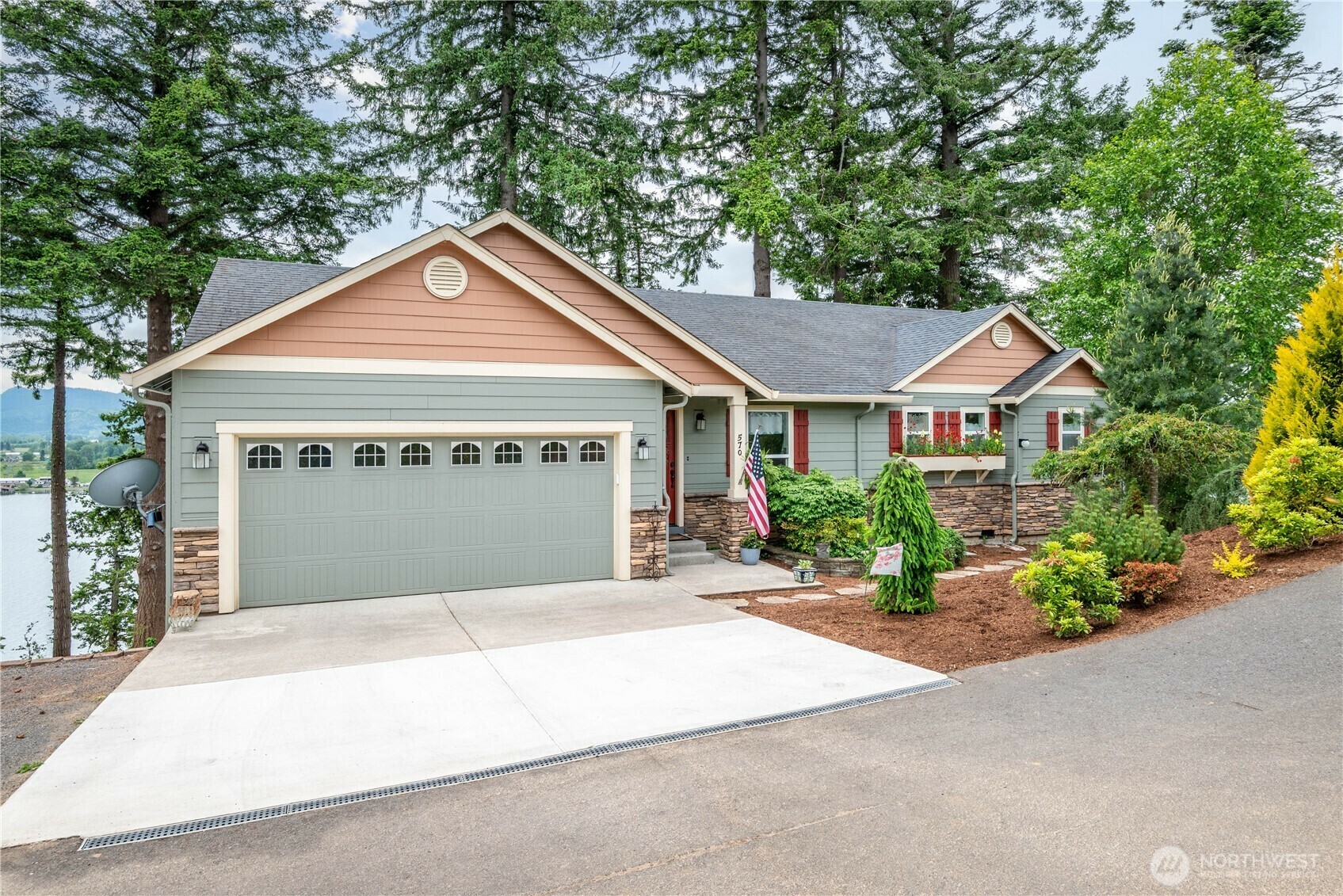 Property Photo:  570  Columbia Street  WA 98612 