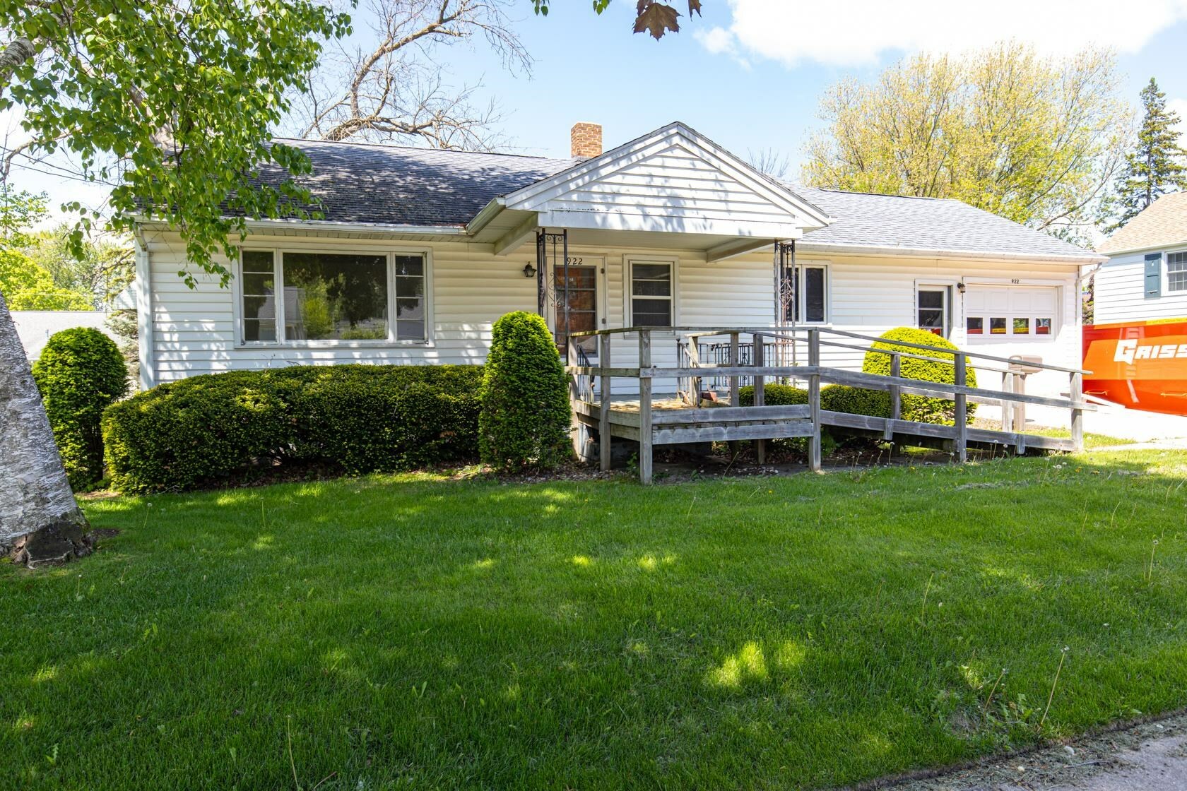 Property Photo:  922 Woodside Avenue  WI 54971 