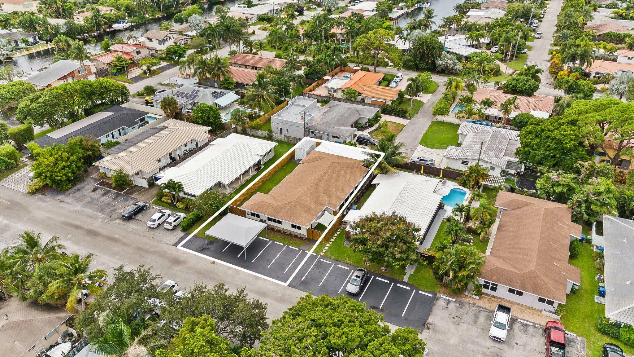 Property Photo: 1706 NE 25th Street 1-2 FL 33305