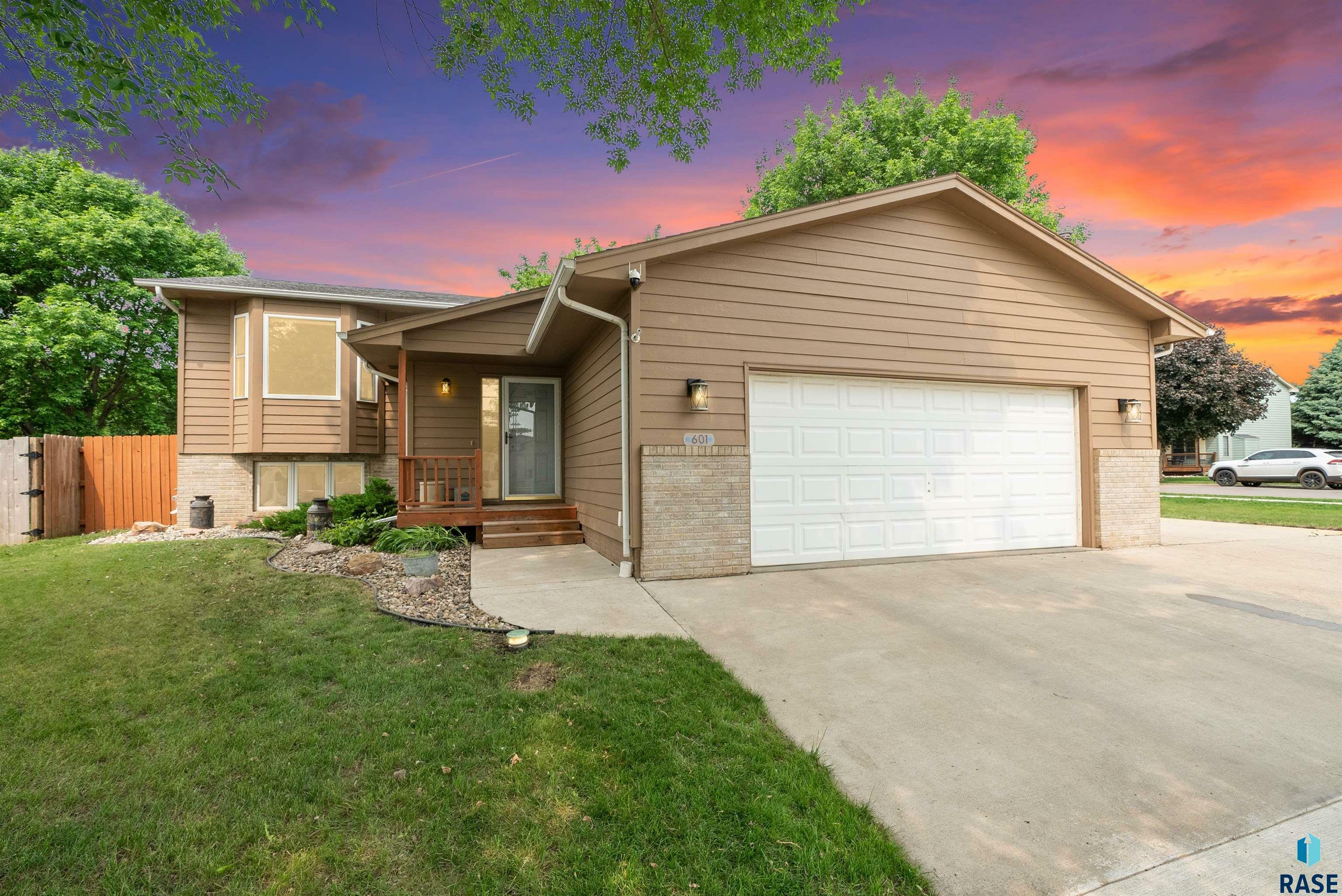 Property Photo: 601 Perry Ln SD 57032