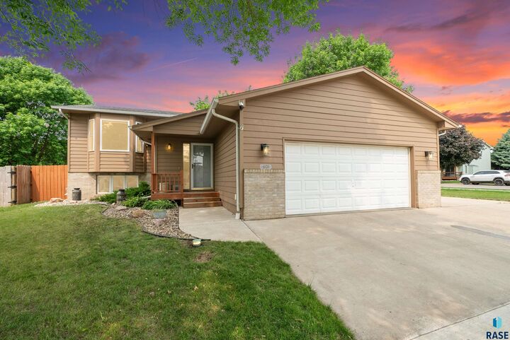 601 Perry Ln  Harrisburg SD 57032 photo