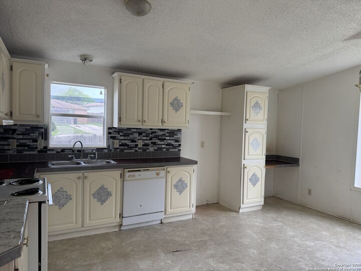 Property Photo:  6010 Blind Mdw  TX 78222 