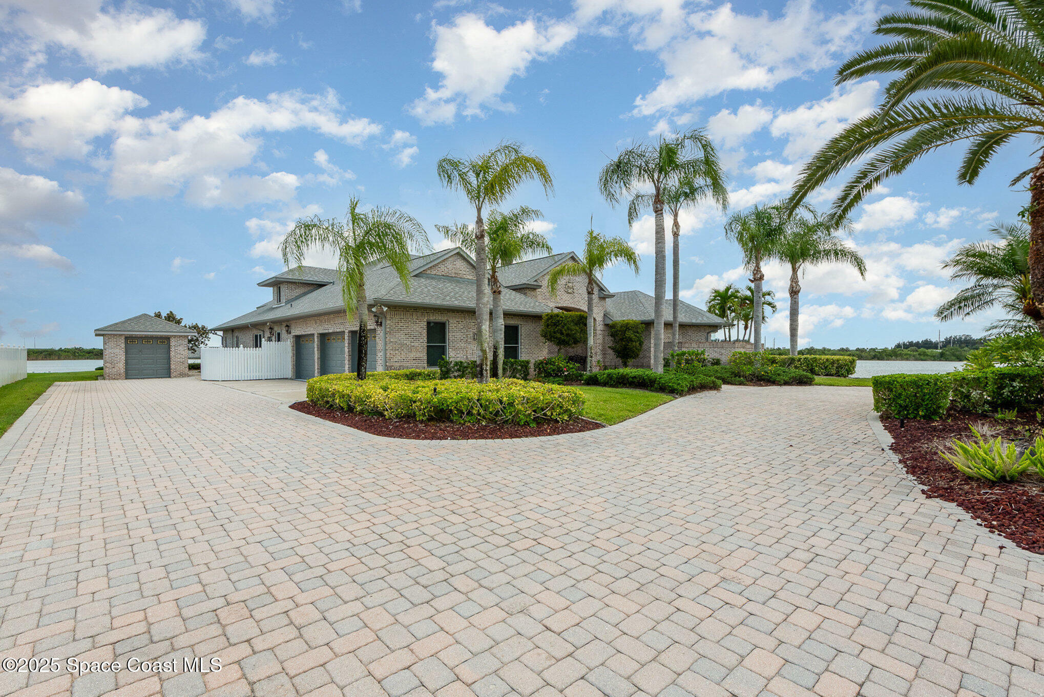Property Photo:  1175 Tuckaway Drive  FL 32955 