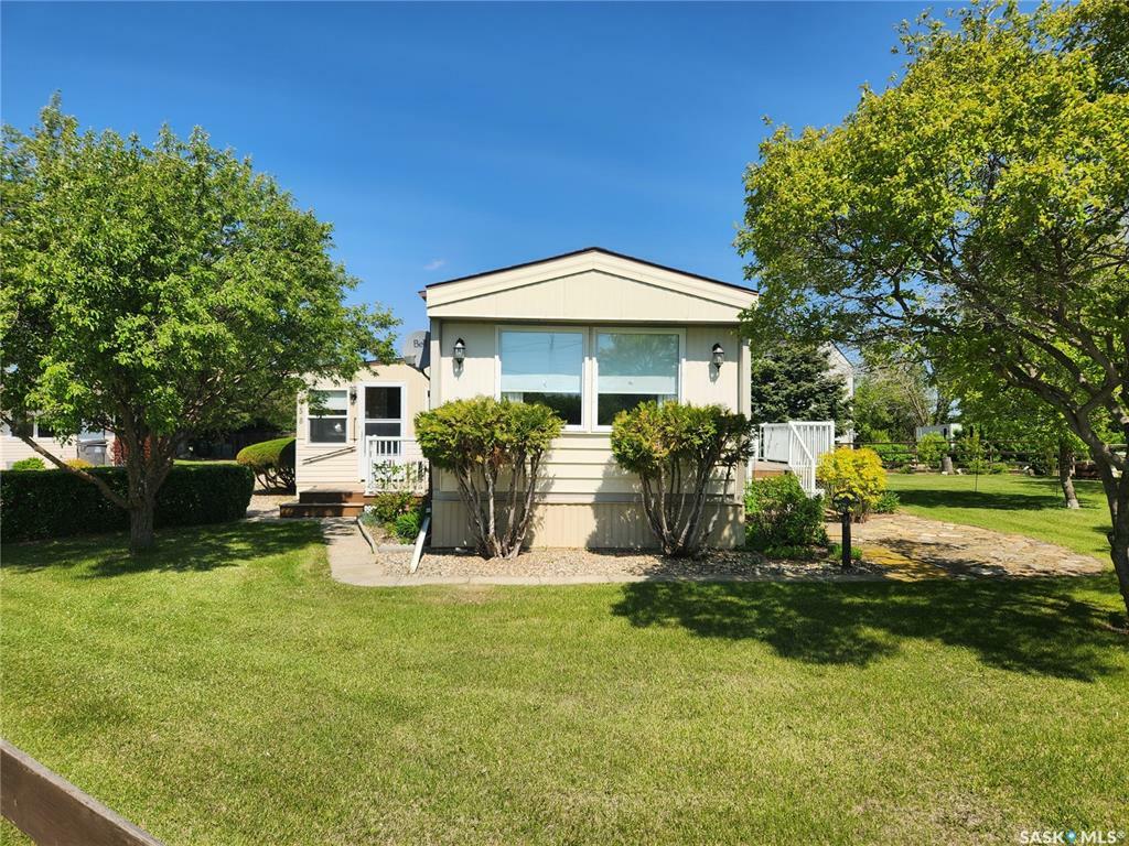 Property Photo: 258 Tallman Street SK S0C 1P0