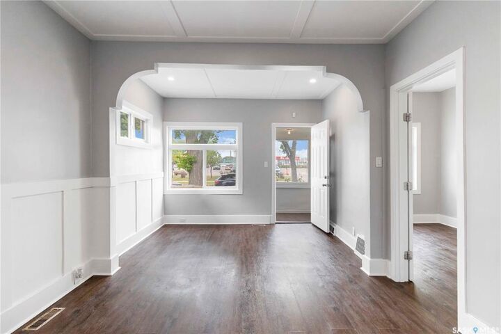 Property Photo: 110 F Avenue S SK S7M 1S8