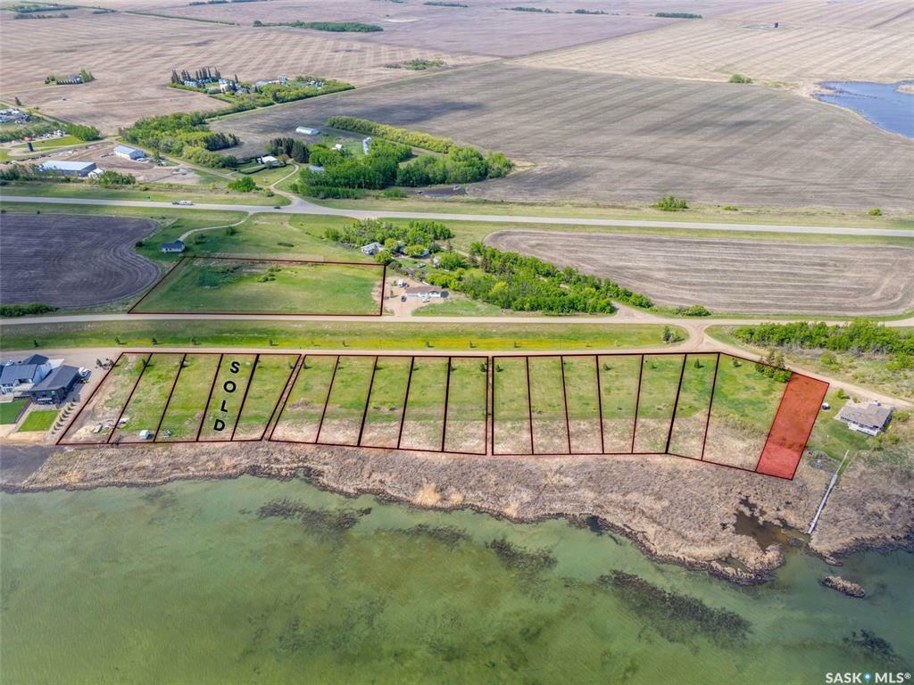 Property Photo: 860 Lakeshore Drive SK S0M 1X0