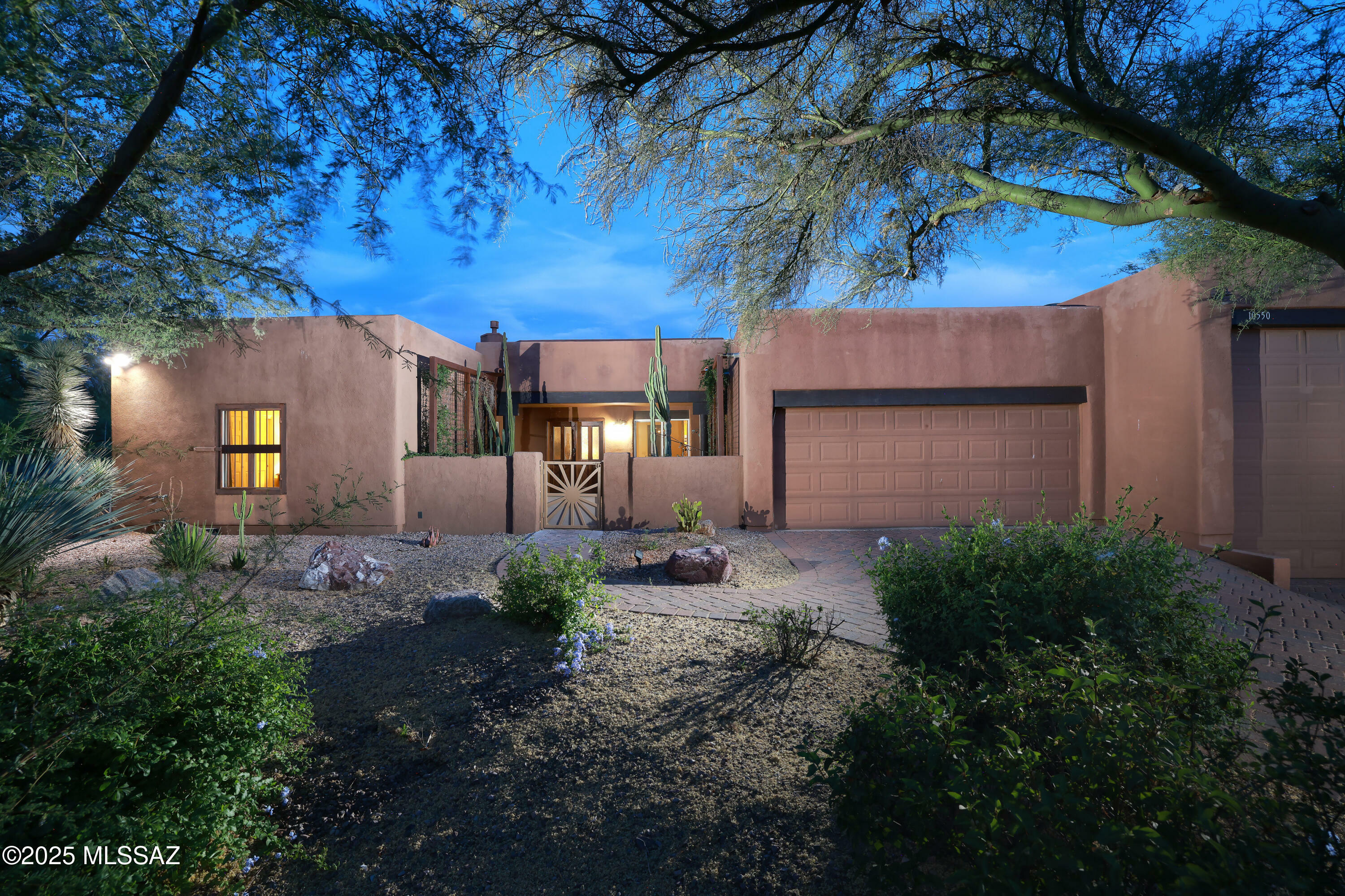 Property Photo: 10550 N Lambert Place AZ 85737