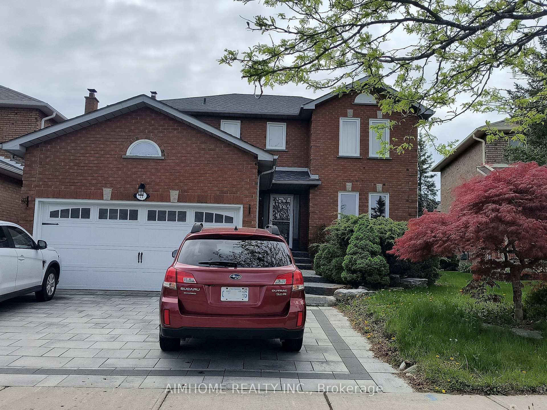 Property Photo:  11 Meadowglen Drive  ON L1R 1T8 