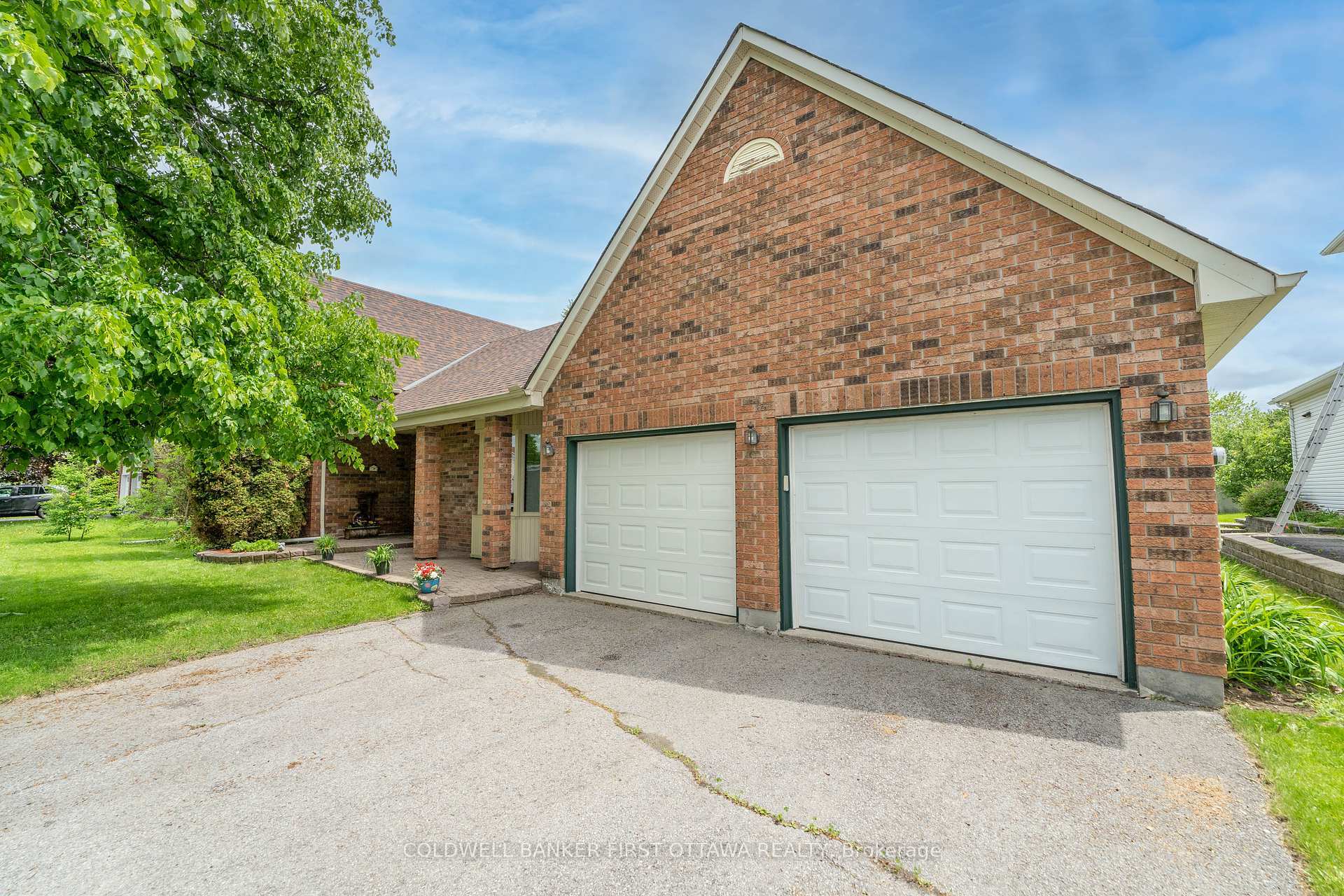 Property Photo: 8 Lachaine Street SW ON K0A 1W0