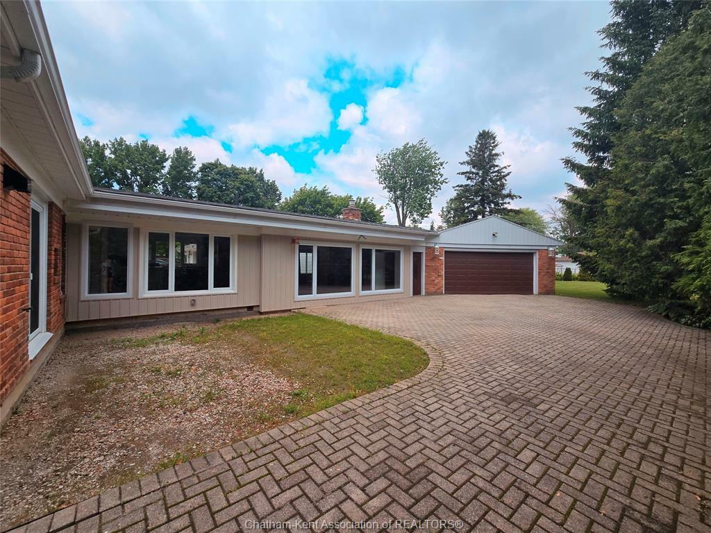 Property Photo: 229 Elizabeth Street ON N7L 2Y6