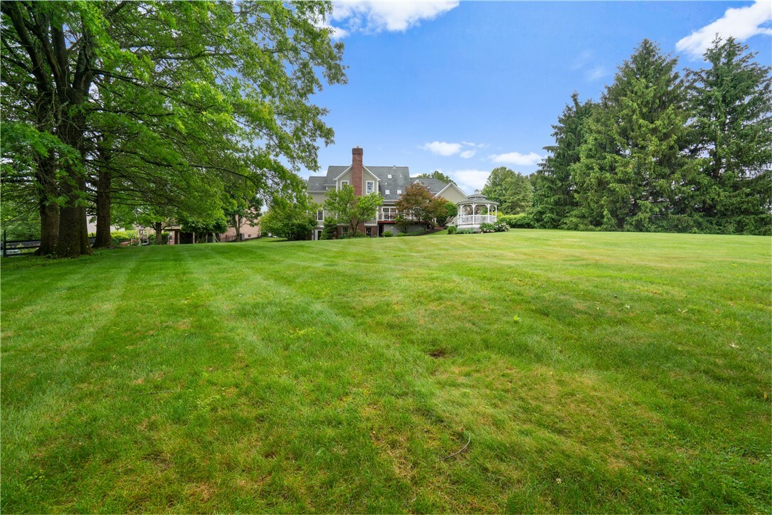 Property Photo: 5010 West Grove Ln PA 15044
