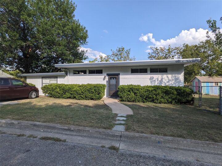 Property Photo:  101 E Noton Street A  TX 78660 