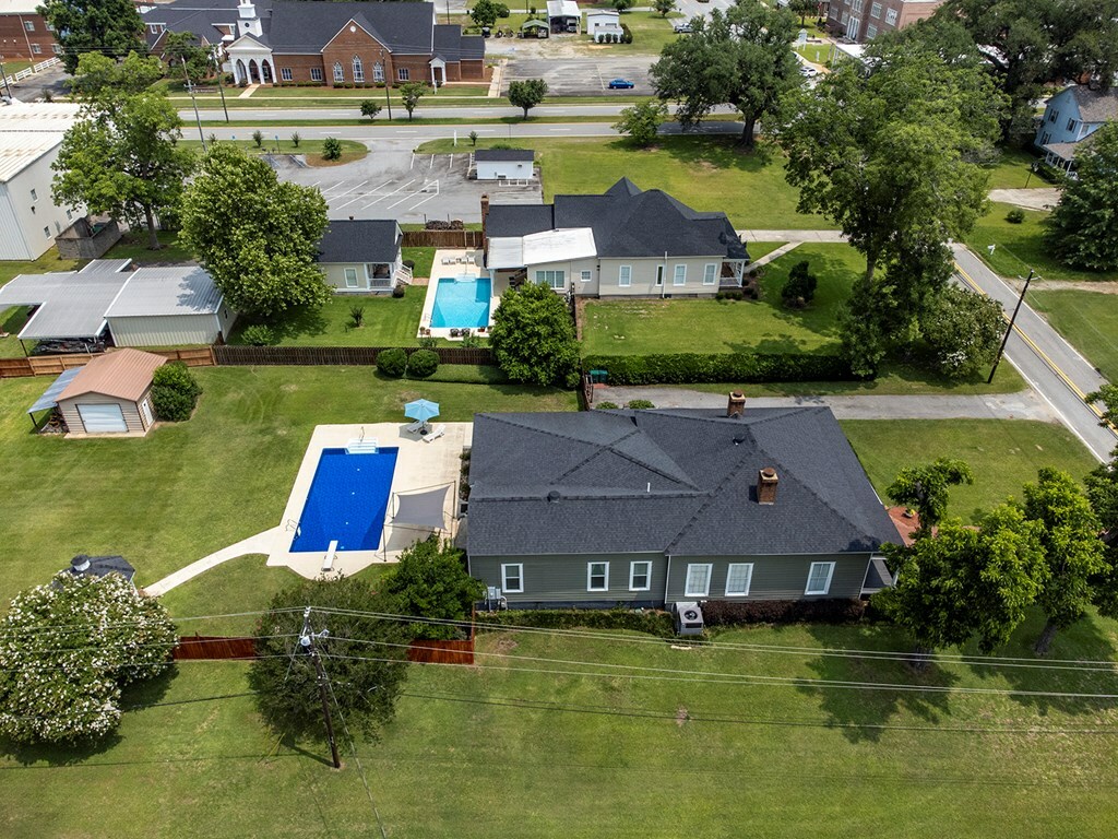 Property Photo: 110 Starksville Avenue S GA 31763