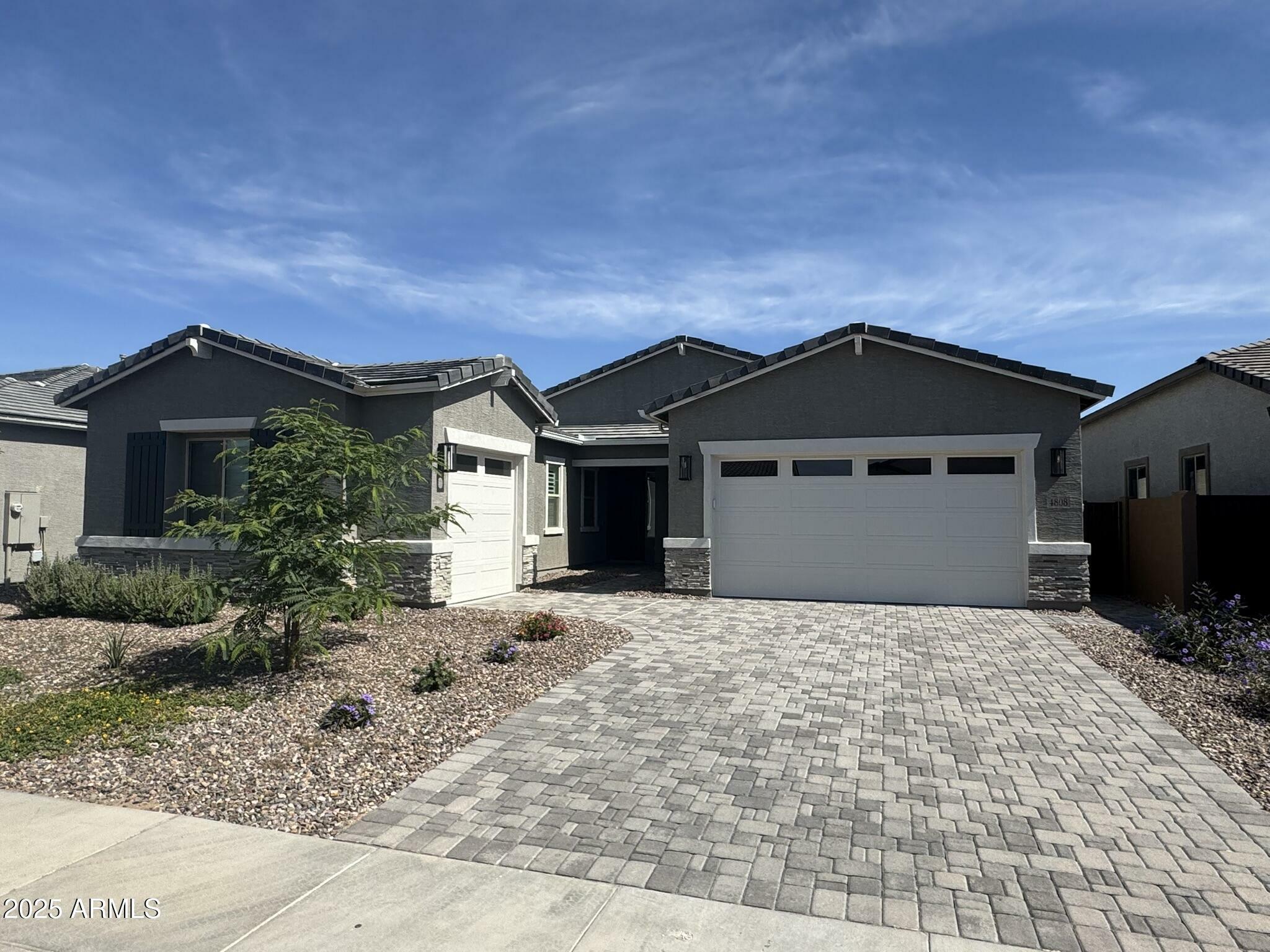 Property Photo: 4808 W Stargazer Place AZ 85339