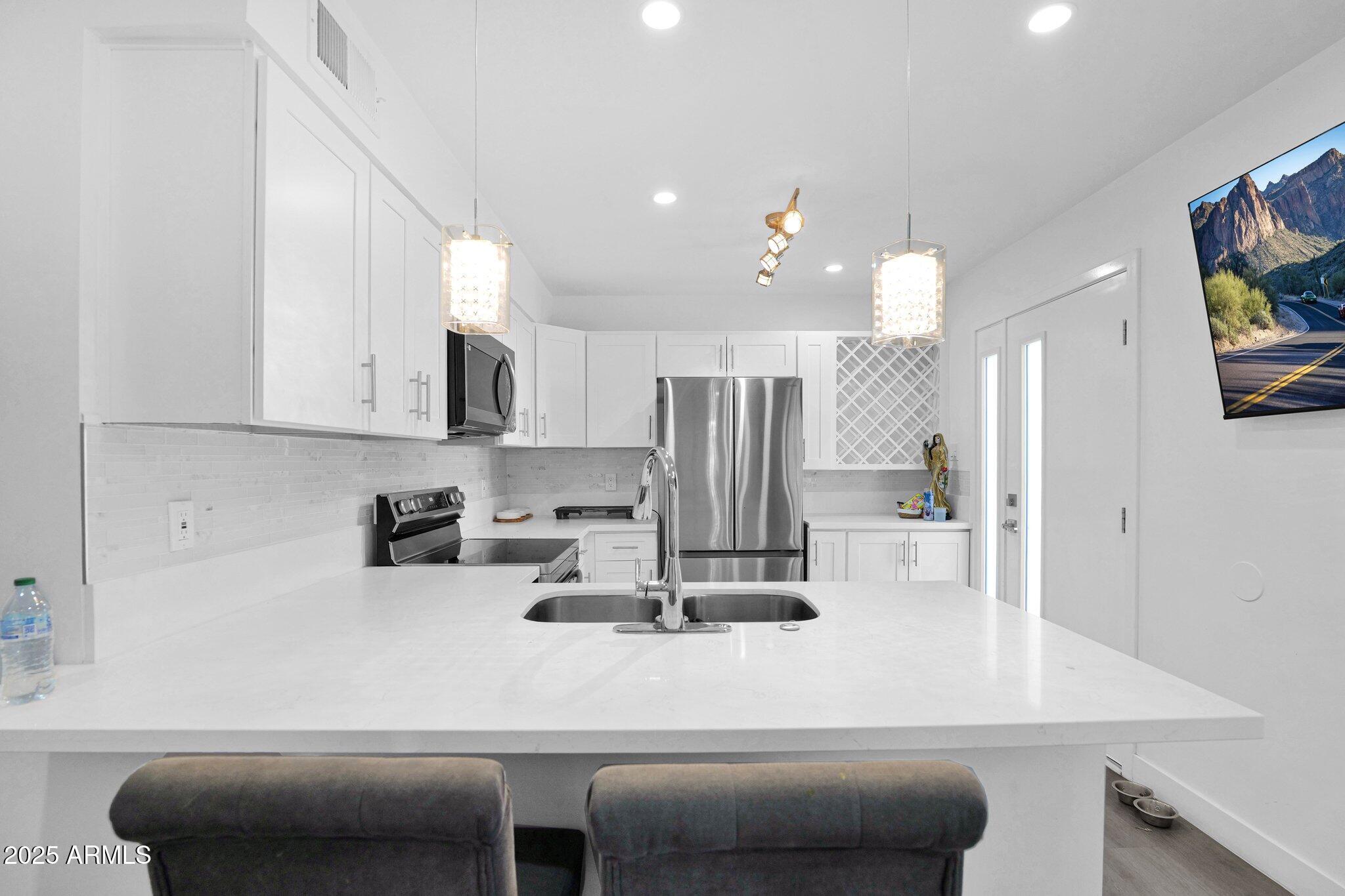 Property Photo:  1302 W Becker Lane  AZ 85029 