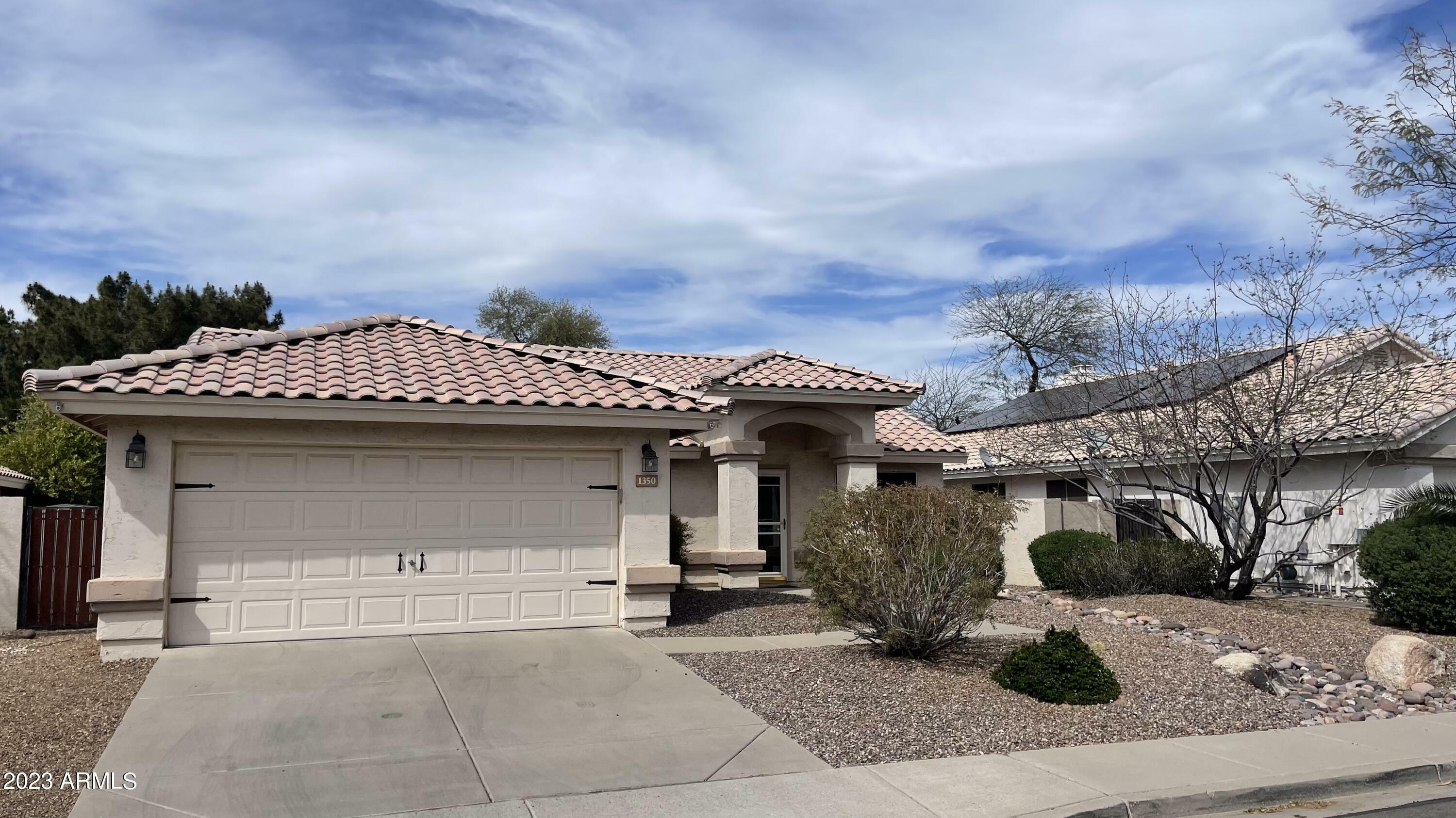 Property Photo: 1350 W Canary Way AZ 85286