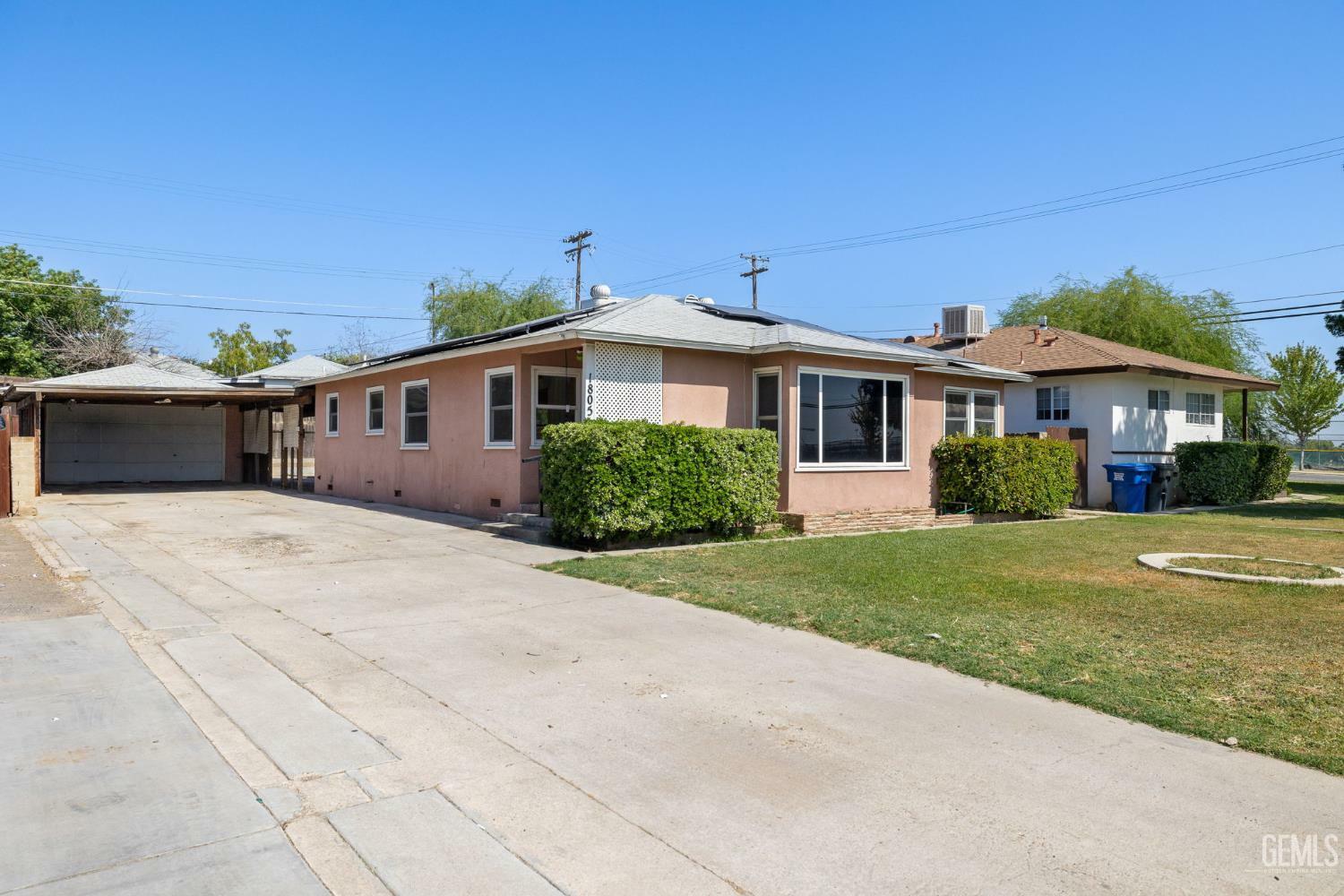 Property Photo:  1805 Morgan Lane  CA 93306 