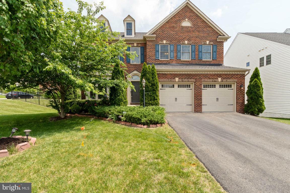 Property Photo: 26030 Blackberry Knoll Court VA 20105