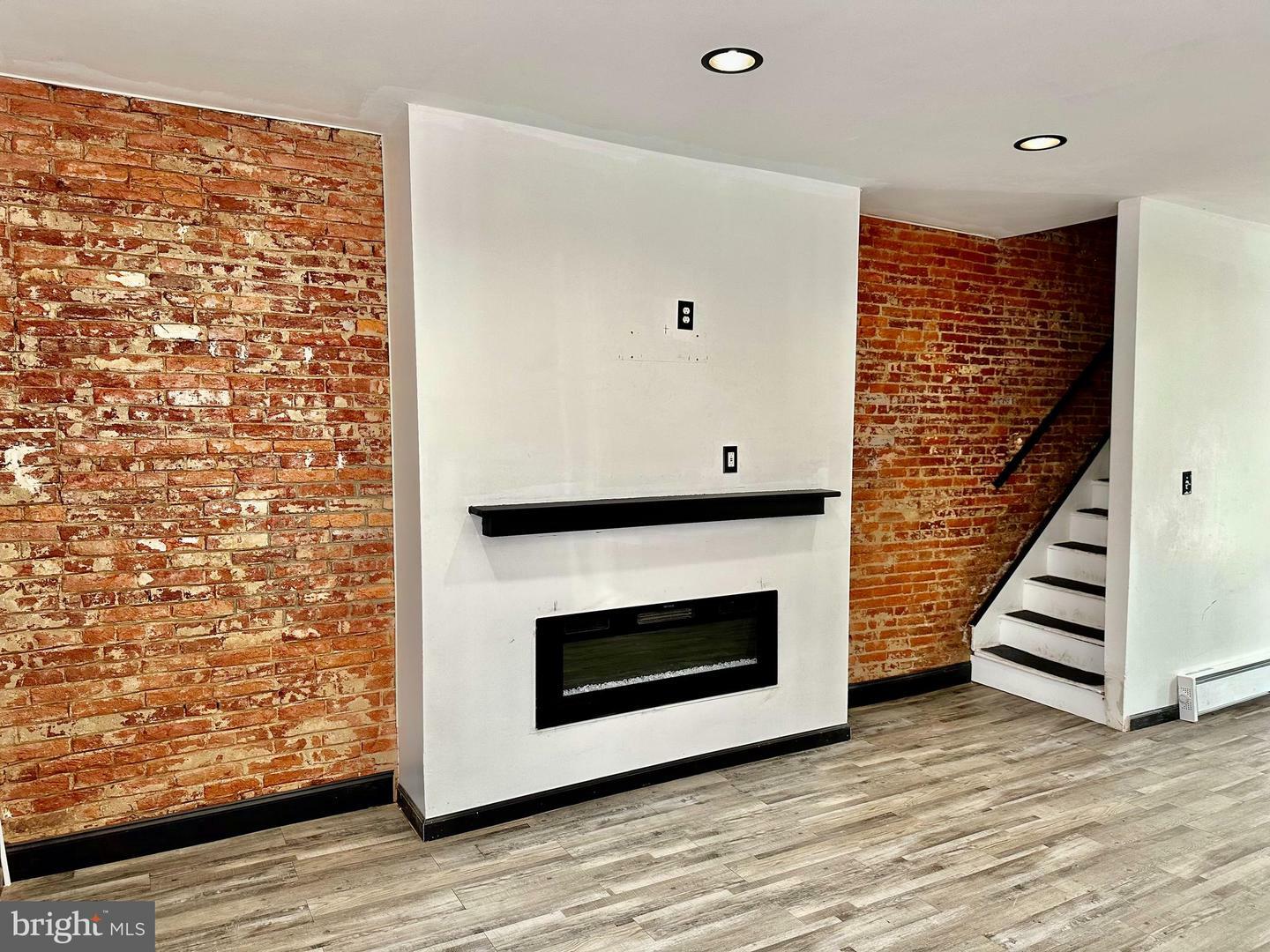 Property Photo: 509 E Strawberry Street PA 17602