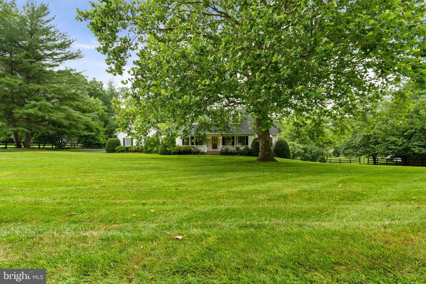 Property Photo: 36983 Philomont Road VA 20132