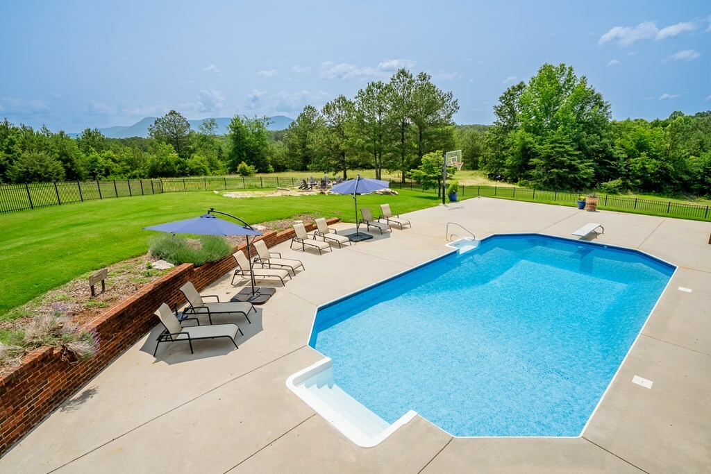 Property Photo: 184 Indian Trace Drive GA 30705