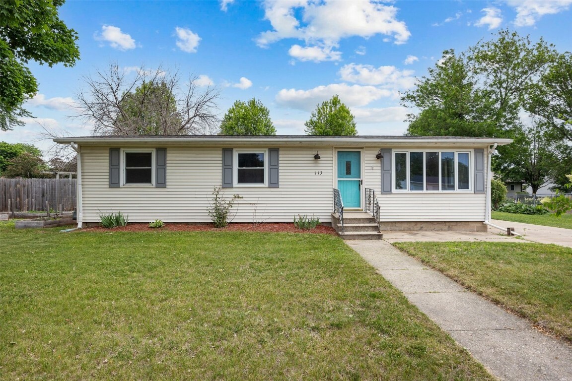 Property Photo: 113 Walker Dr IA 52057