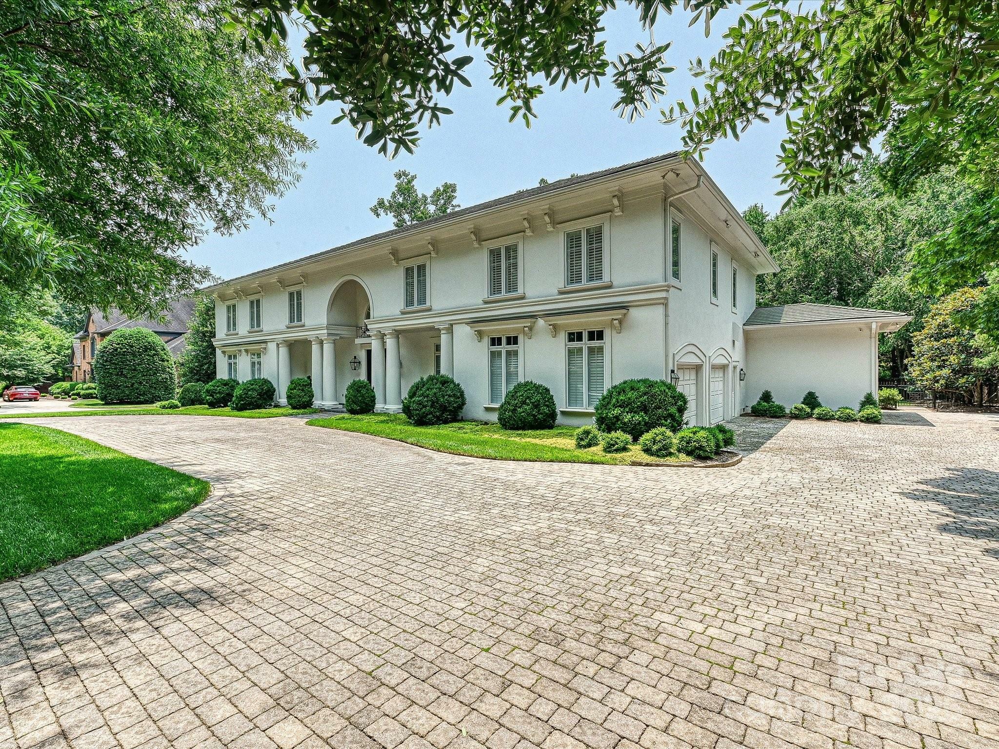 Property Photo: 4300 Cameron Oaks Drive NC 28211