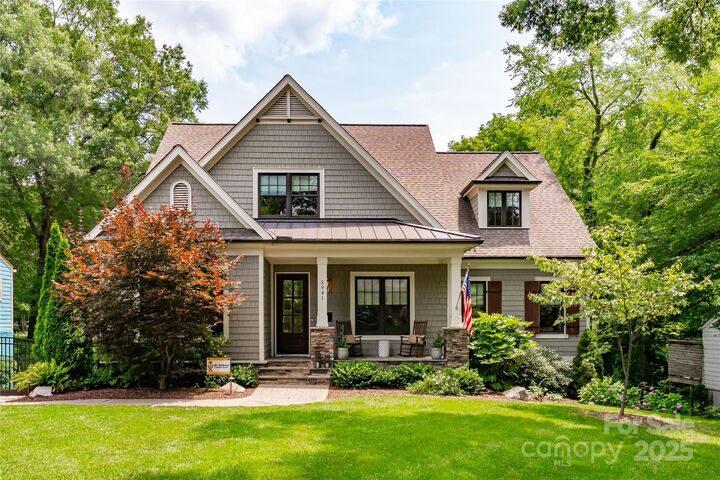 Property Photo:  2941 Forest Park Drive  NC 28209 
