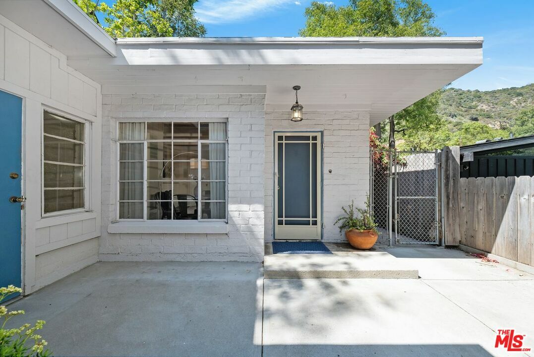 Property Photo: 10431 Seabury Ln CA 90077