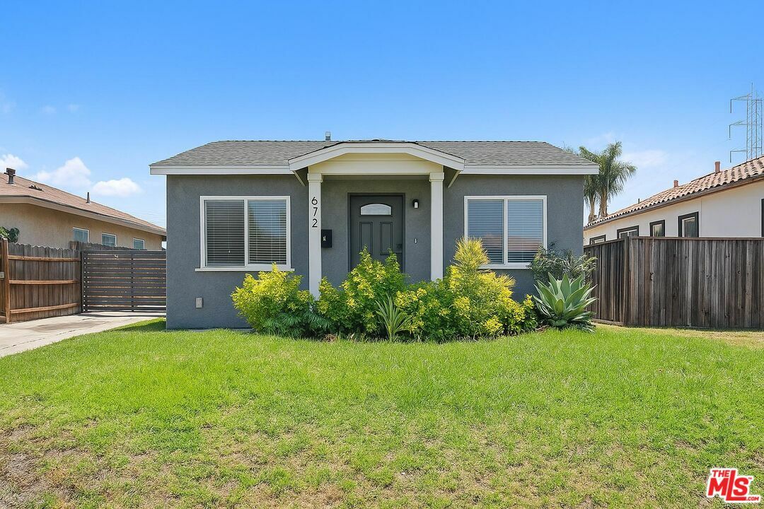 Property Photo: 672 E 119th St CA 90059