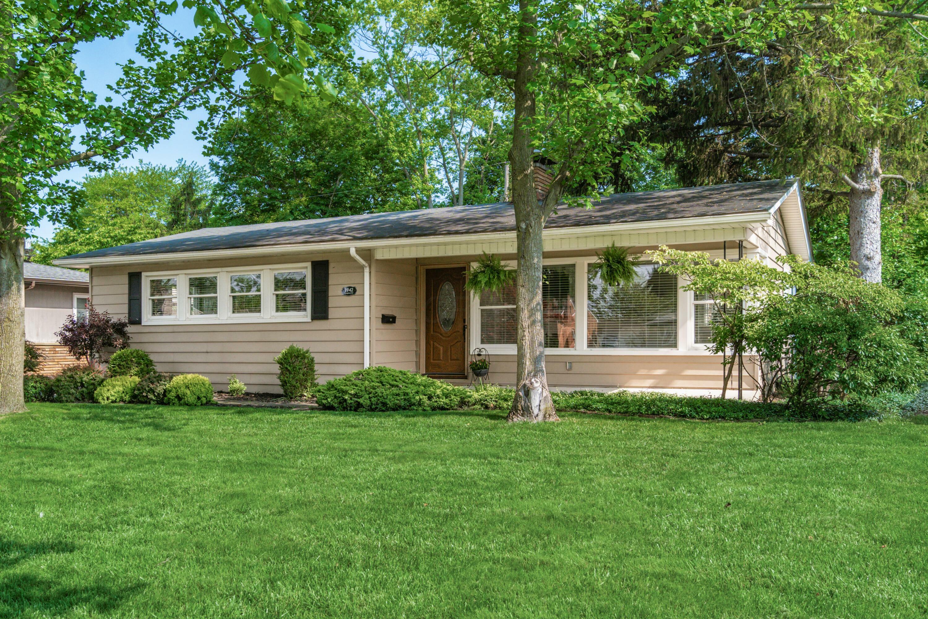 Property Photo: 1942 Langham Road OH 43221