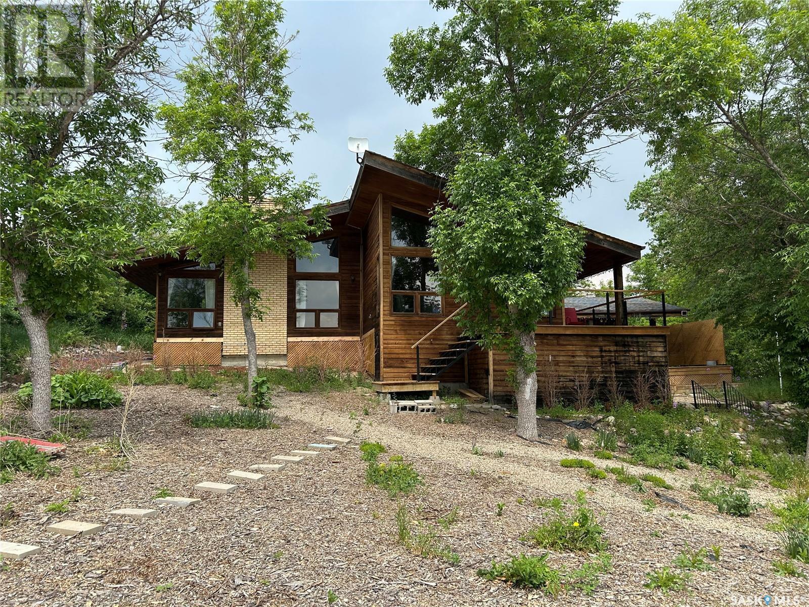 Property Photo: 718 Lakeview Crescent SK S0G 4L0