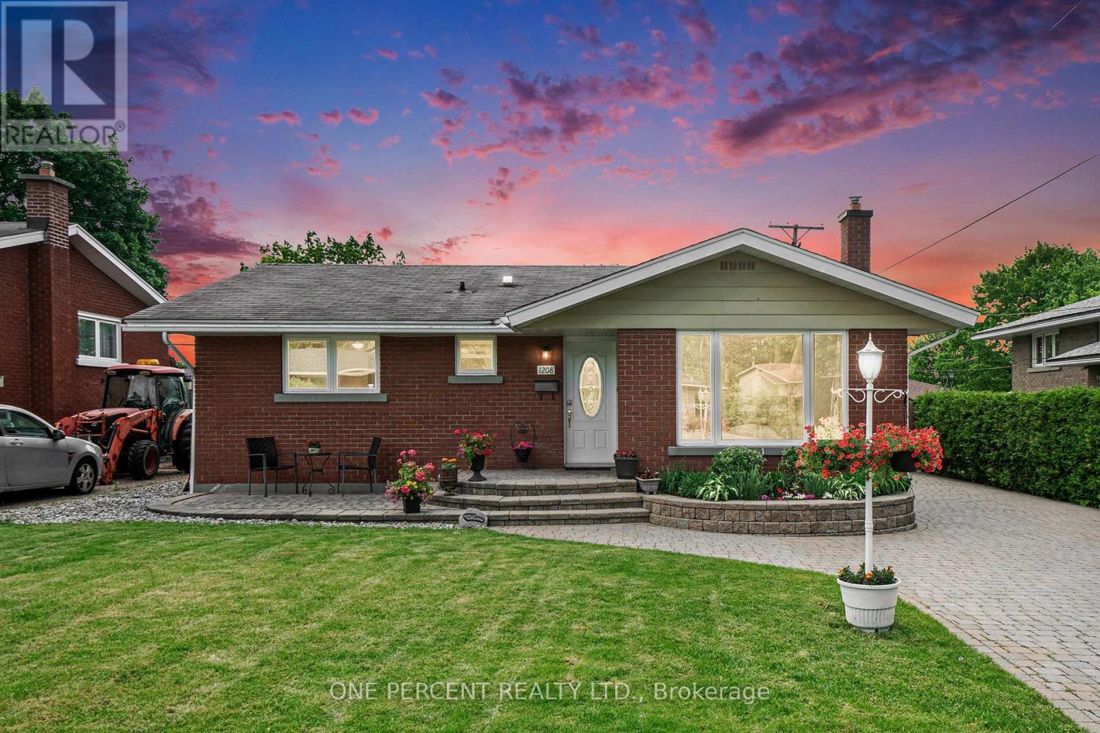 Property Photo: 1208 Stanton Road ON K2C 3E2