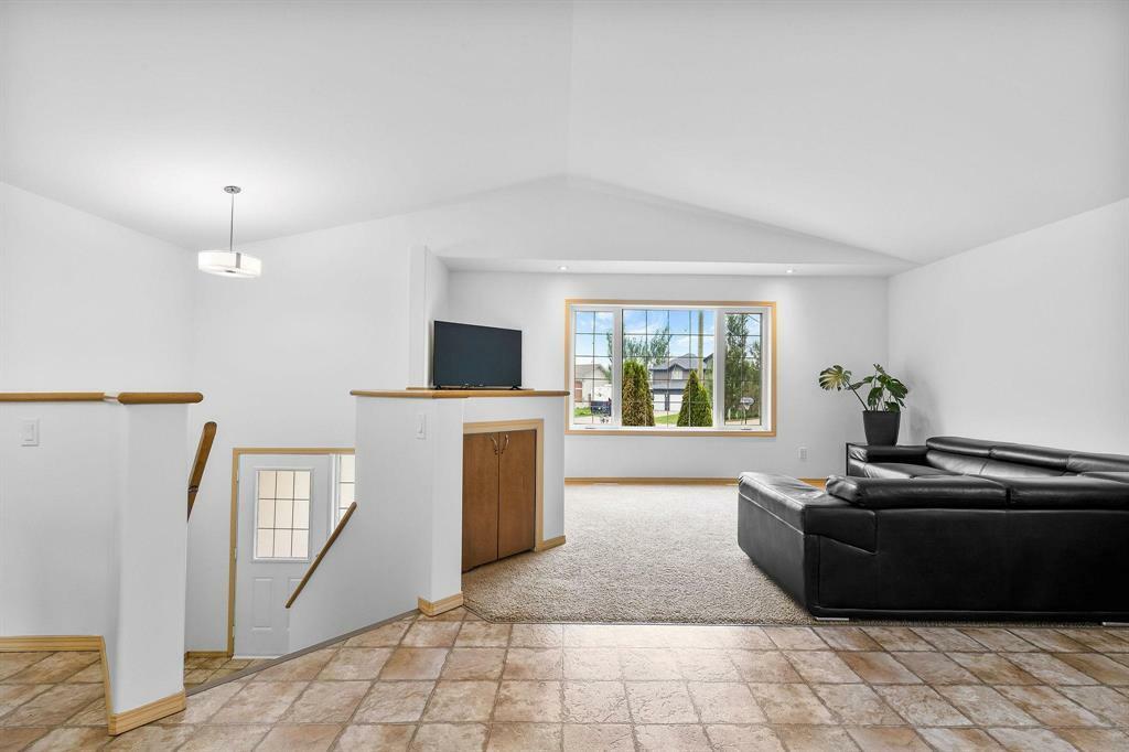 Property Photo: 17 Linden Place MB R5G 2J3