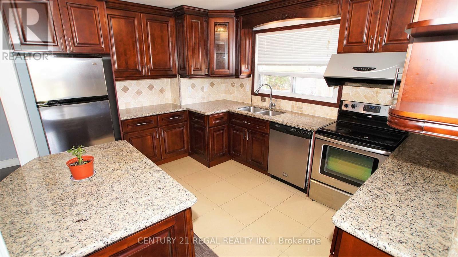 Property Photo: 32 Niantic Crescent Main ON M3A 2H7