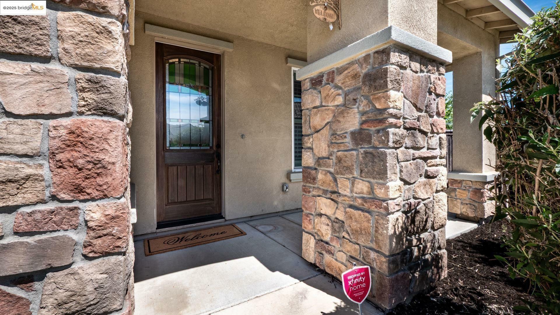 Property Photo: 858 Pathfinder Ct CA 94561