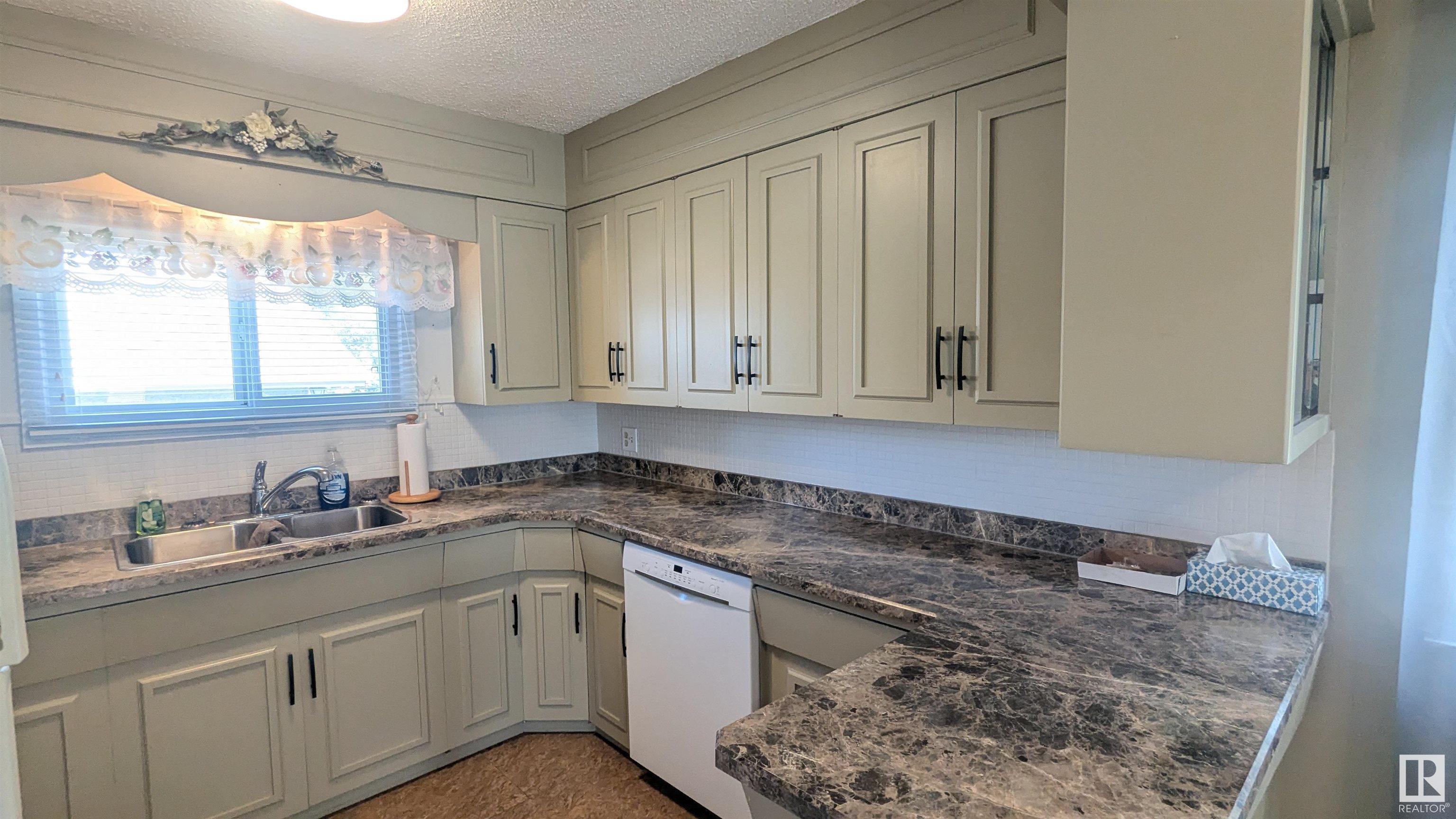 Photo de la propriété: 5466 45 Street AB T9C 1C9