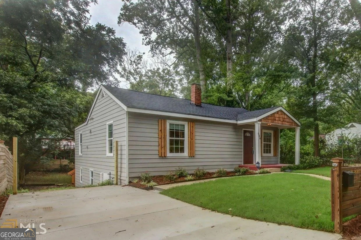 Property Photo: 686 Center Hill Avenue Northwest Avenue NW GA 30318