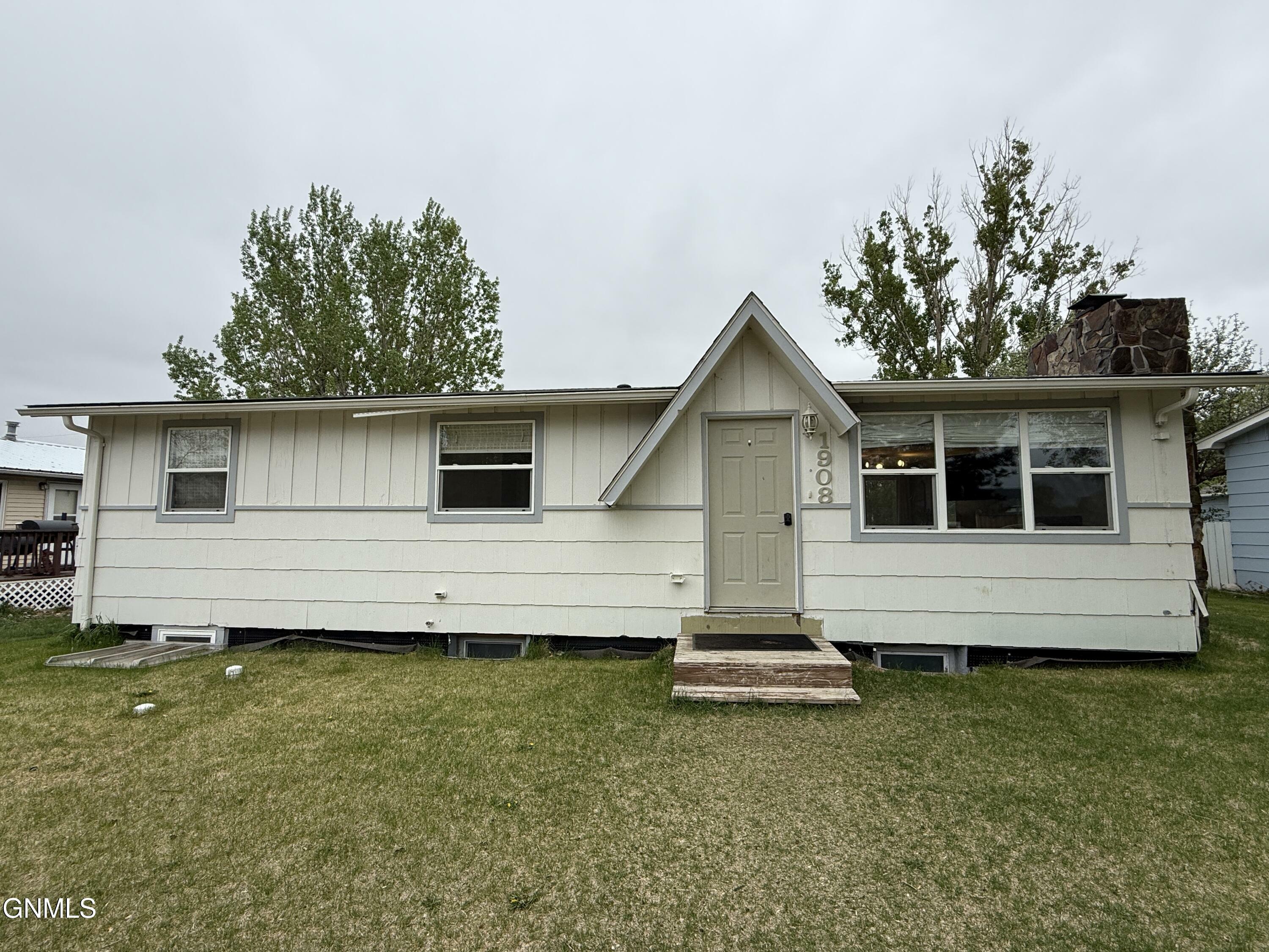 Property Photo: 1908 9th Avenue W ND 58801