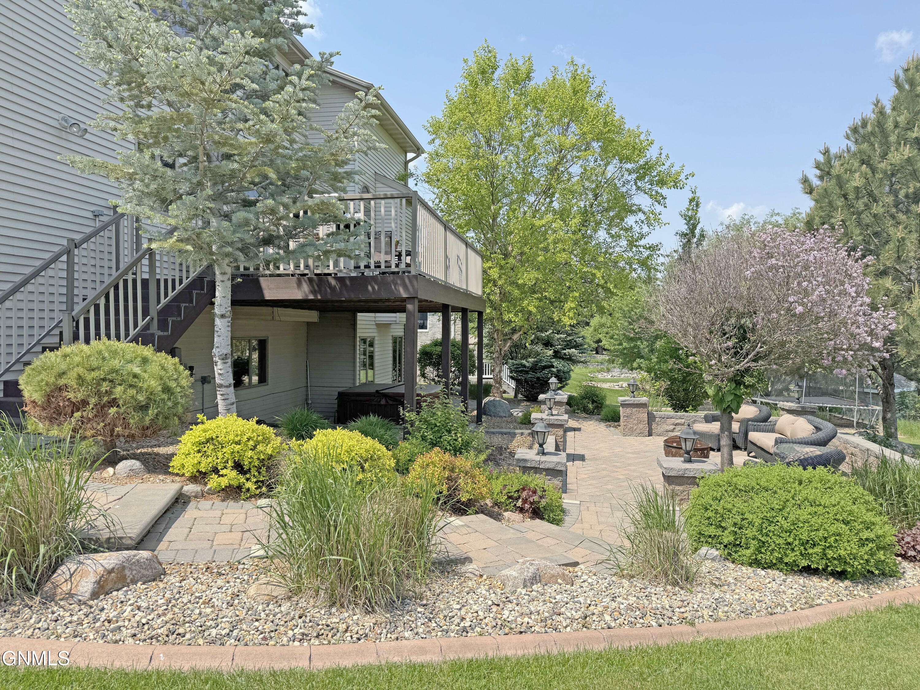 Property Photo:  1854 Valley Drive  ND 58503 