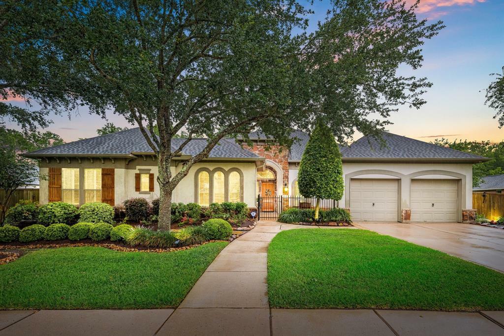 212 Salmon Creek Lane  Friendswood TX 77546 photo