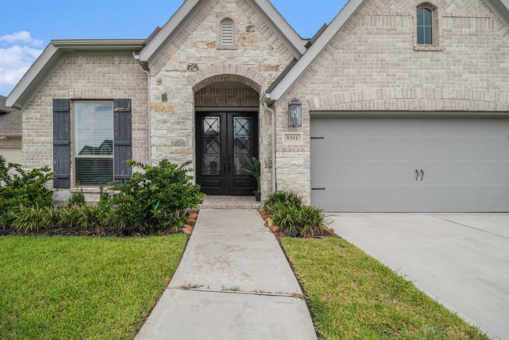 Property Photo: 9311 Crescent Mill Drive TX 77459