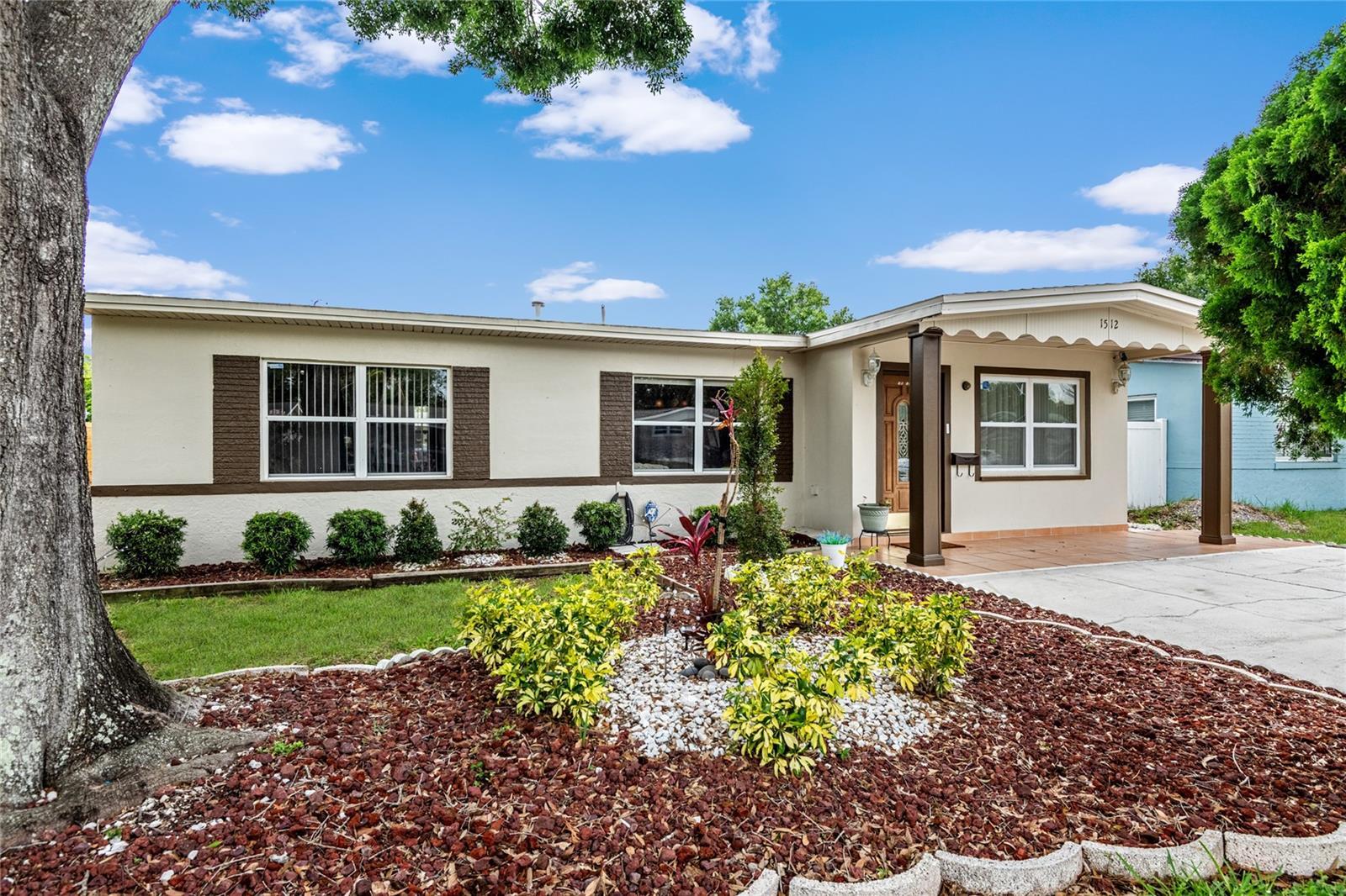 Property Photo: 1512 56th Avenue N FL 33703