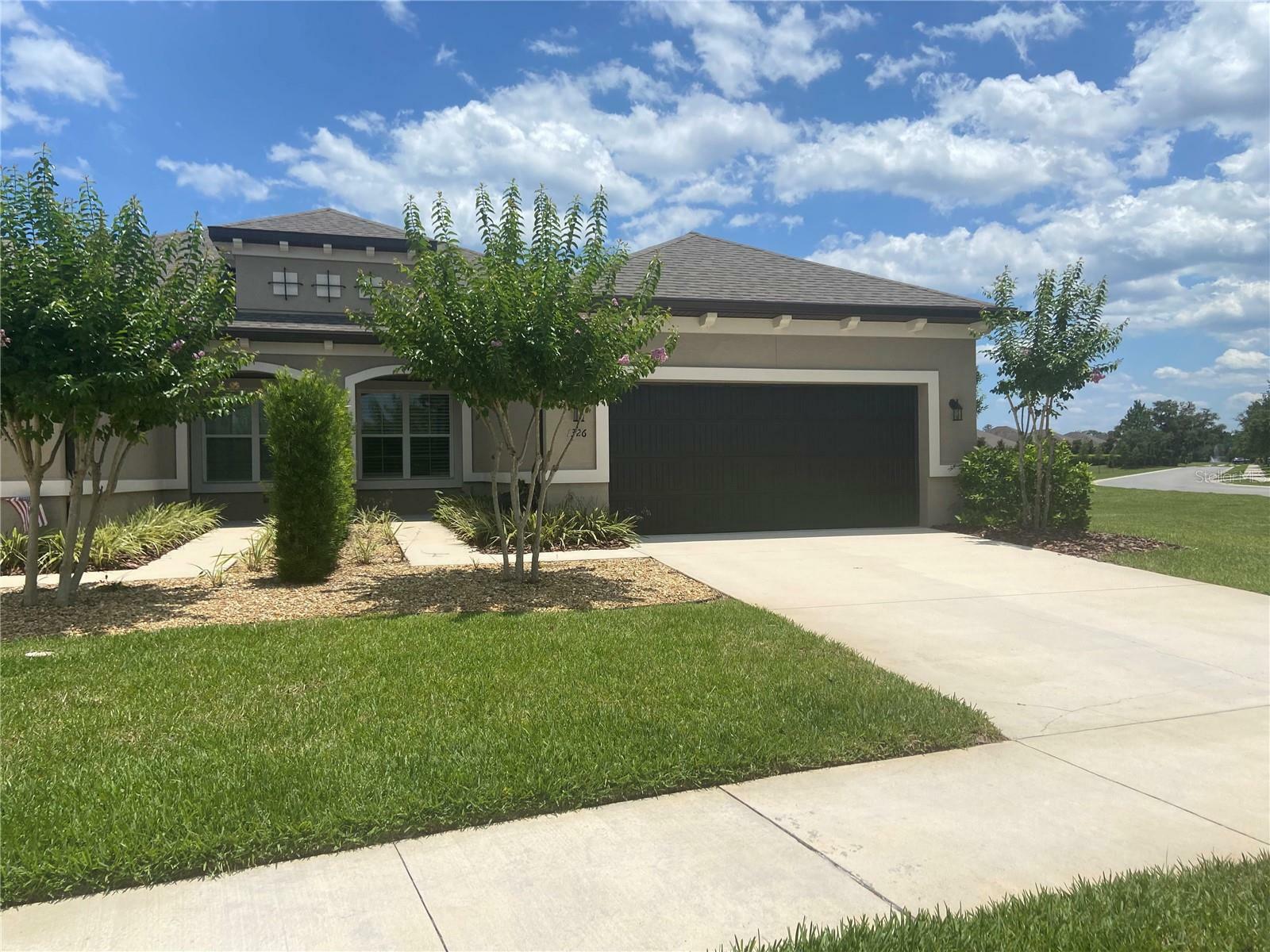 Property Photo: 1326 Bangor Drive FL 32174